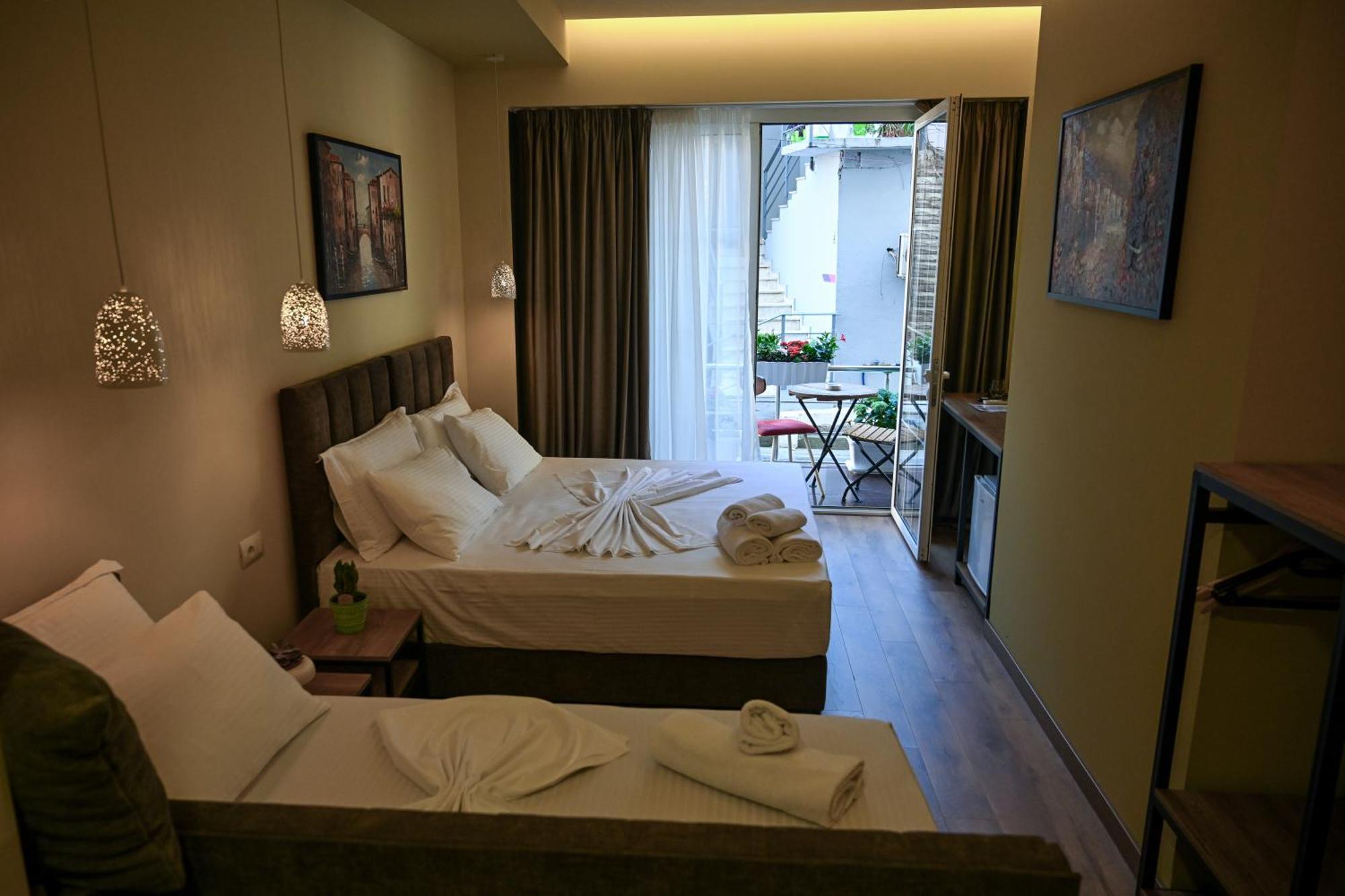 Kuta's 4 Tirana